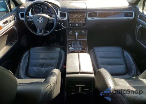 2016 Volkswagen Touareg Sport z USA, uszkodzony, nr VIN WVGEF9BP0GD010318